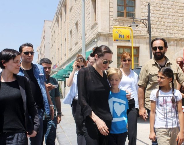 ANGELINA JOLIE VE KIZI SHILOH