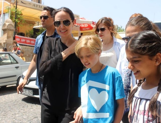 ANGELINA JOLIE VE KIZI SHILOH