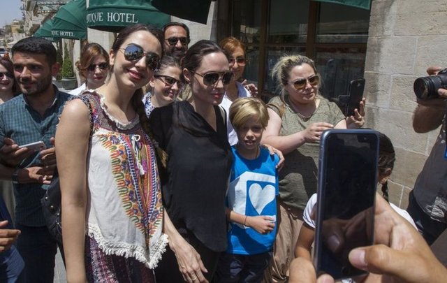 ANGELINA JOLIE VE KIZI SHILOH