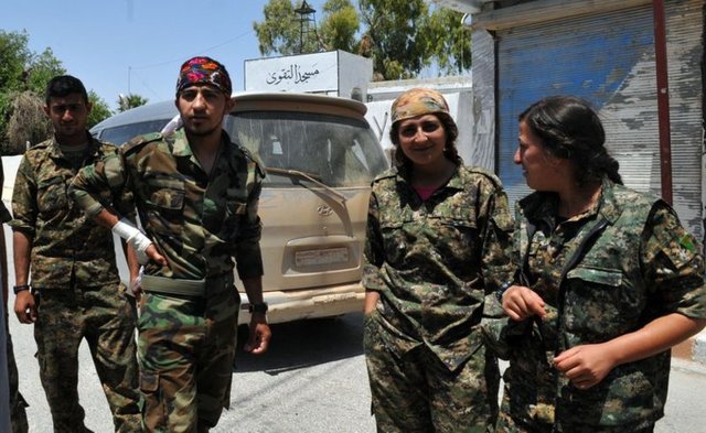 Ele geçirilen belgeler arasında günlük yaşamla ilgili halkın uyması gereken kuralların yazılı olduğu emirlerin yanı sıra mahkeme kararları ve Rakka ile yapılan yazışmaların da olduğu belirtildi.