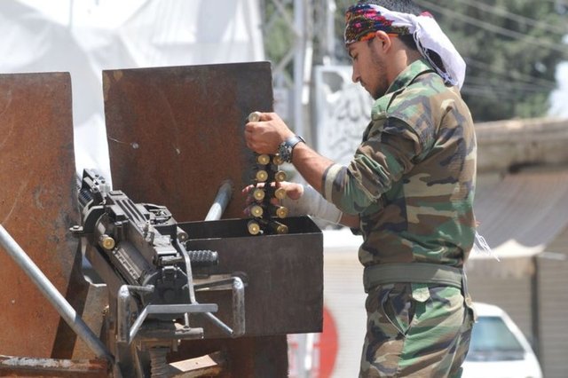Kadın ve erkeklerin nasıl giyinmeleri gerektiğine ilişkin belgede erkek ve kadınların dar elbise giymesinin yasak olduğu belirtilerek şu kurallar yazılmış: