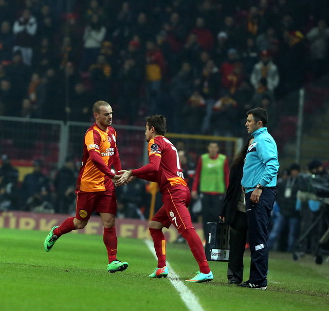 "Madem Galatasaray'ın evladısın al kombineni al formanı takıma katkın olsun..."