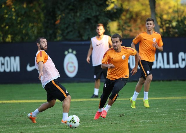 "Düz koşu idmanı yapıyor adam birde sözleşme yeniliyorlar. Senin yerin spor salonları Aydın Yılmaz"