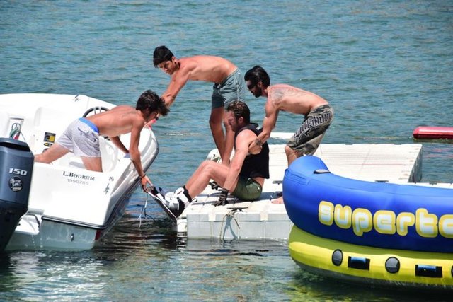 Nuri ALTINTAŞ / HT MAGAZİN - Bodrum tatiline başlayan Kıvanç Tatlıtuğ önceki gün Yalıkavak Xuma Beach'te wakeboard keyfi yaptı.