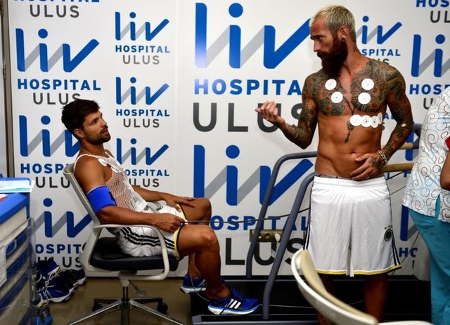 Diego Ribas - Raul Meireles
