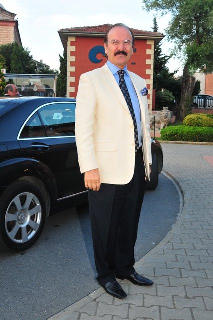 ALİ MÜFİT GÜRTUNA