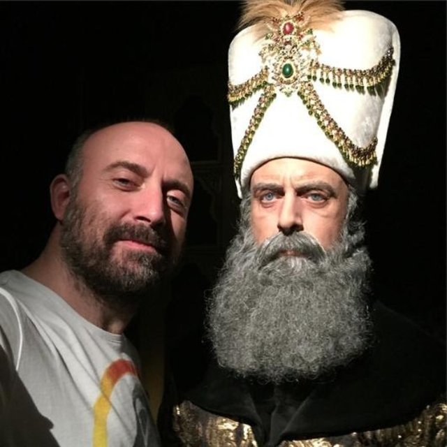 HALİT ERGENÇ  - Eski bir dosta merhana demek gibi...