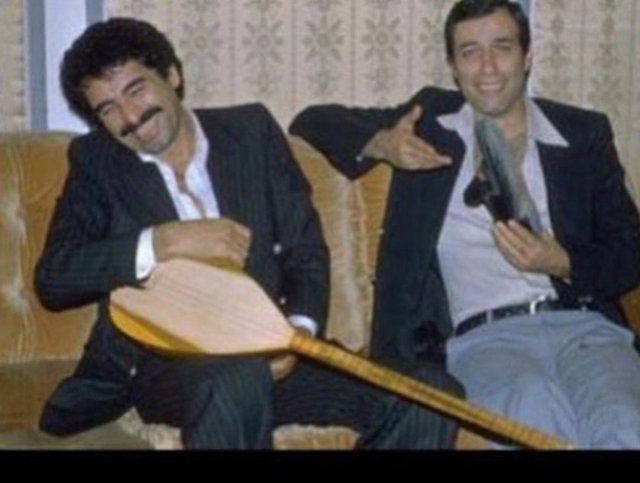 İBRAHİM TATLISESHerkesi güldüren ADAM, inşallah Rabbim seni öteki alemde güldürür.!!! Mekanın Cennet olsun güzel arkadaşım...!!!