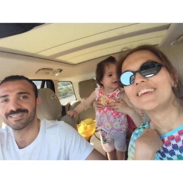 DEMET AKALIN - Güzel bir gün ben bembeyaz bu yaz hiç çıkasım yok güneşe
