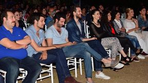 Dizi oyuncuları ilk bölümü birlikte izledi