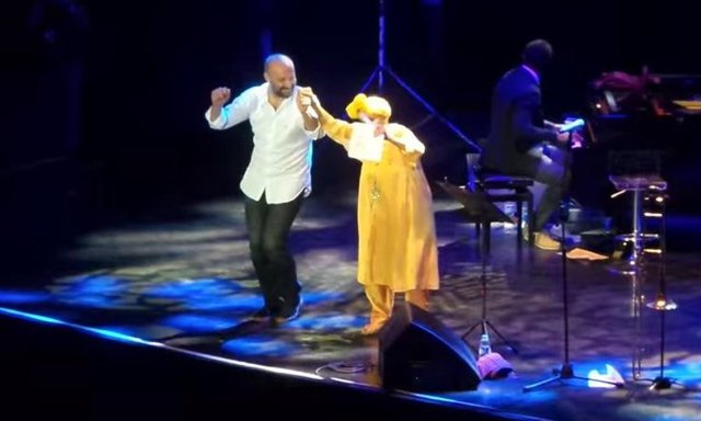 Halit Ergenç ve Portuondo'nun bu anlarını Bergüzar Korel de videoya çekip Instagram sayfasında paylaştı.