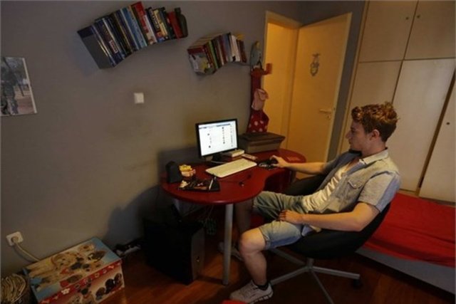 Kriz Yunanlıların hayatını nasıl değiştirdi?Ergenlik döneminde ayrı evlere çıkan gençler, ekonomik zorluklar yaşayınca yeniden aileleriyle birlikte yaşamaya başladı.