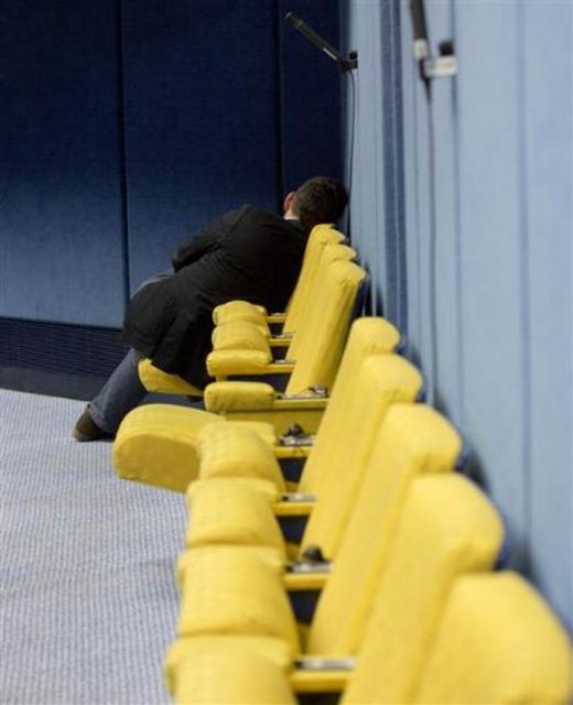 Kimileri banklar üzerinde bile uyudu.