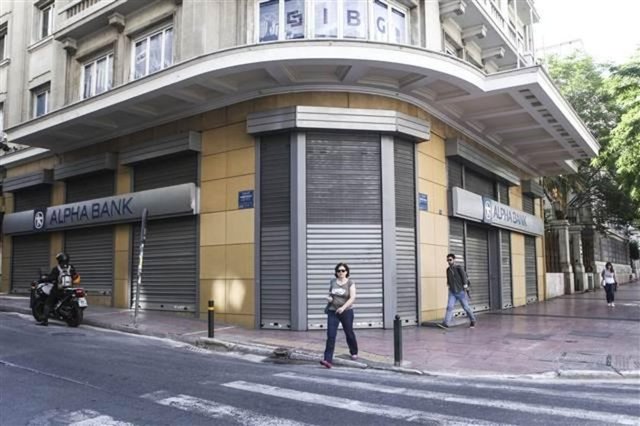 Bankaların nakit çıkışını engellemek için kapalı olduğu ülkede ümitsizlik havası hakim