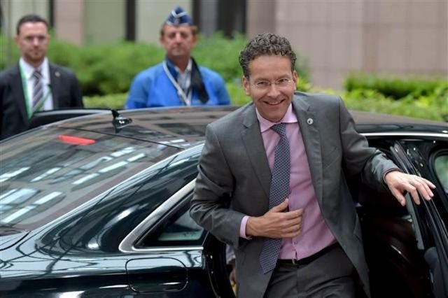 Eurogroup Başkanı da toplantıya böyle girdi.