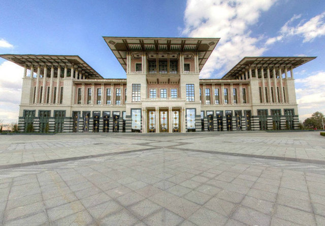 Rehbere göre geçen yıl yapılan 30 Ağustos Zafer Bayramı kutlamalarında, Külliye'deki havuzlu bahçe ve dış resepsiyon alanında bin 800 konuk ağırlandı. Bakanlar Kurulu ile Milli Güvenlik Kurulu (MGK) toplantıları "Yıldızlı Salon"da gerçekleştirildi.