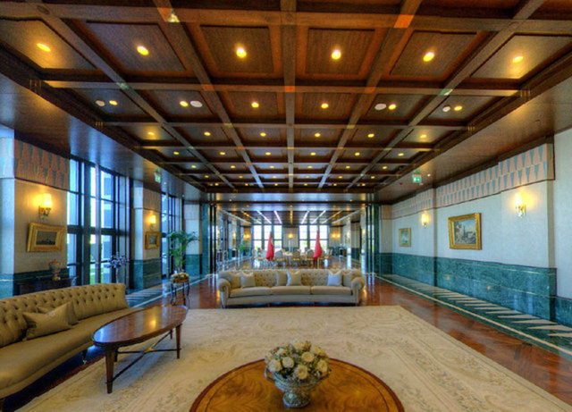 Külliye ile ilgili bilgilerin paylaşıldığı 61 sayfalık rehberde binanın ana görünümü, kokteyl alanı, resmi ziyaretler, resepsiyonlar, iftar programları, ödül törenlerinin yanı sıra misafir salonu ve kamuya açık mekanlarla ilgili fotoğraflara yer verildi.