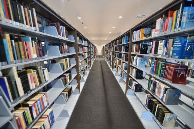 TARİHİ BELGELER ONARILIYOR  -Projesi yapılan kütüphane için bir özel koleksiyondan 250 bin kitap alındı.