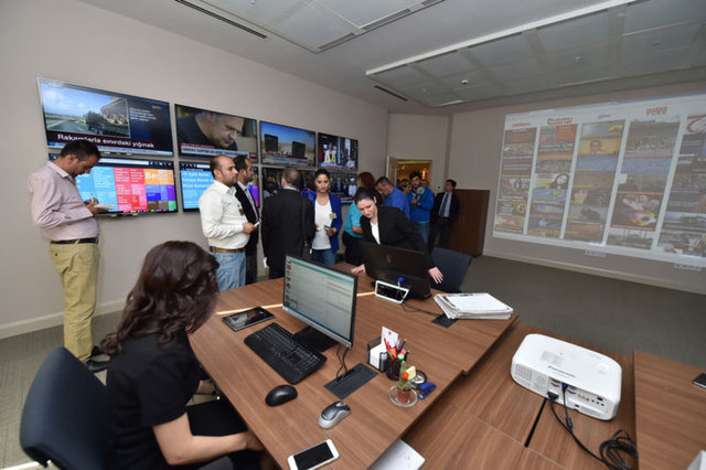 -Vatandaşlardan gelen talepleri değendiren Halkla İlişkiler Başkanlığı, günde ortalama bin 500 taleple ilgileniyor. Vatandaşlar en çok Cumhurbaşkanı Erdoğan'ın imzalı fotoğrafını istiyor.