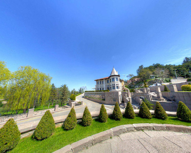 MÜZE KÖŞKÜ ÖNÜ PARK