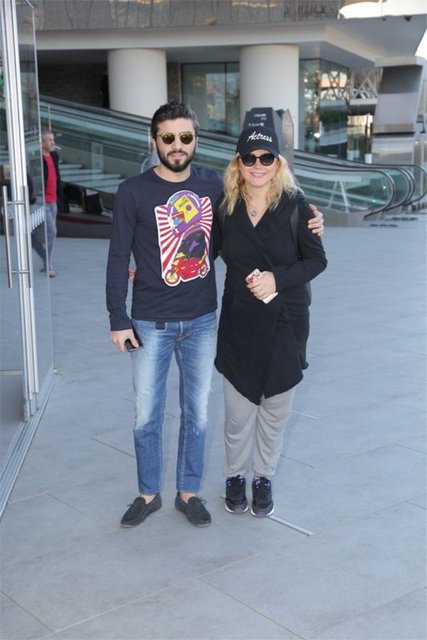 -  -  -  - Babasının, oğlu Eymen'i 15 günde bir yalnızca 8 saat görmesini isteyen Erken'in bu teklifi, çiftin arasını daha da gerdi.