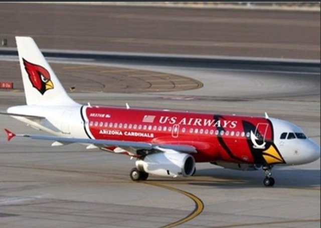 Havayolu şirketlerini ayırt edebilmek için çok kez uçakların kuyruklarına bakarız. İşte gökyüzüne batığımızda görebileceğimiz dünyaca ünlü havayolu şirketlerinin birbirinden ilginç logoları ve kuyruk tasarımları...