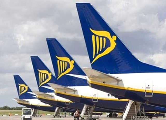 Ryanair: Kanatları arp şeklinde tasarlanmış uçan melek