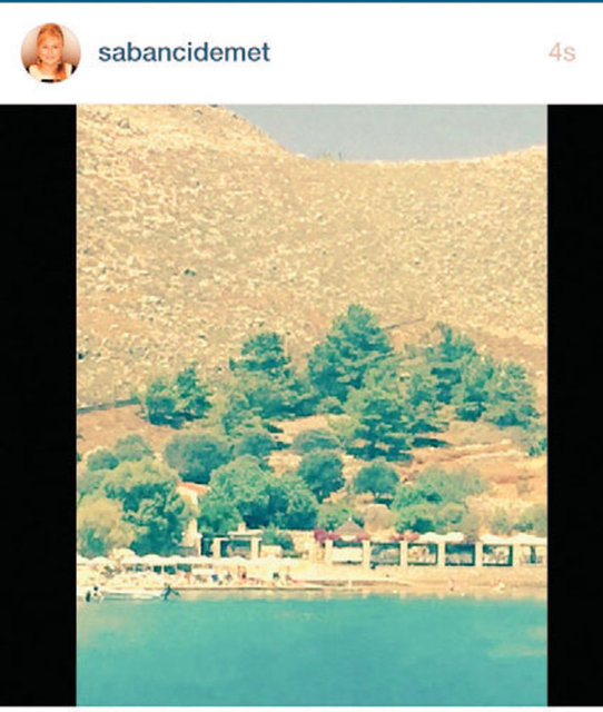 Demet Sabancı Yunan adası Lefkada'ya uzaktan bakan bir fotoğraf paylaştı.