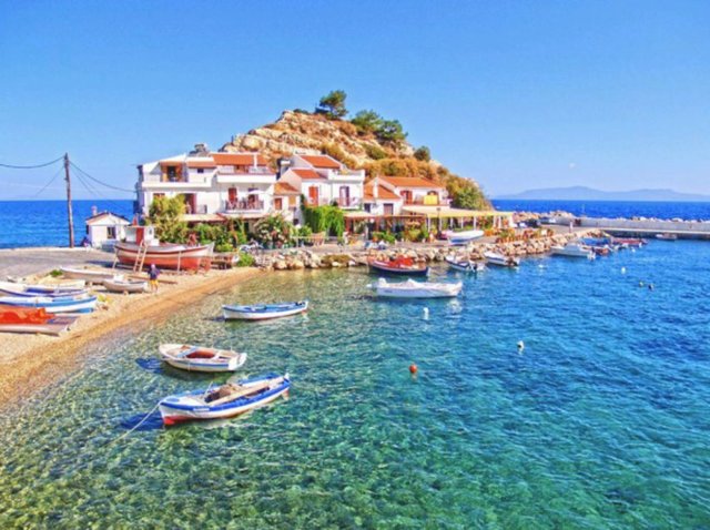 Önceki deneyimler nispeten küçük restoran ve mağazaların kredi kartı ve nakit kartı ile ödeme kabul etmekte isteksiz olabileceğini gösteriyor.