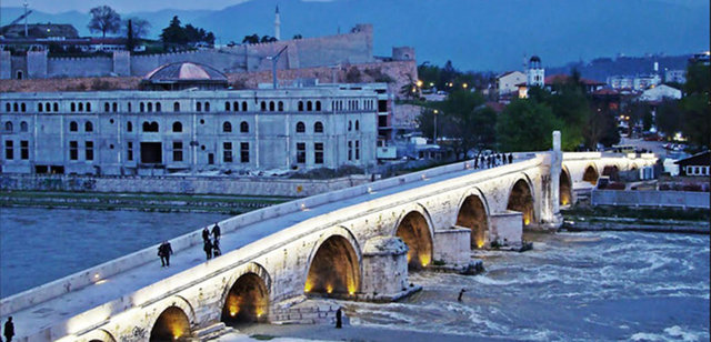 Örneğin Yunan bankaları sermaye kontrolü adı altındaki bir dizi önlem nedeniyle bankalar kapatıldı ve Yunan vatandaşları ATM'lerden en fazla 60 euro para çekebiliyor.