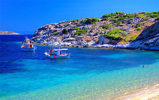 Post Office Travel Money; dışarıda yemek, yerel geziler ve kahve gibi şeyler için bir çiftin ortalama 500 Sterlin, bir ailenin ise 700 Sterlin harcadığını tahmin ediyor.