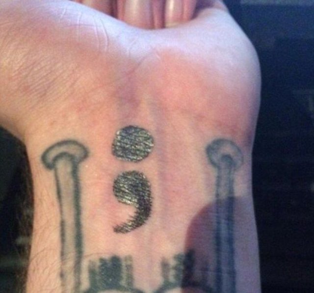 Dünya çapında hızla yayılan bu akım dahilinde 'yaşamın devamlılığını" simgeleyen noktalı virgülün sembol olarak seçilmesinin nedeni ise oldukça etkileyici