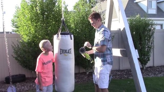 Elektrikli keserle kestiklerinde ise şoke oluyorlar.