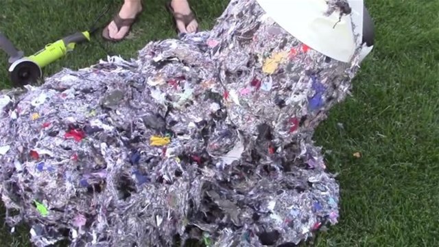 Kum yerine kumaş ve naylon parçaları çıkıyor