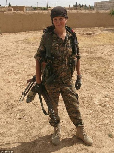 YPG'nin kadın kuvvetleri YPJ'ye katılan Sun, 1 çocuk annesi ve Zambia asıllı. Kanadalı model, Suriye'ye gitme kararını ilişki yaşadığı Lübnanlı sevgilisinin...