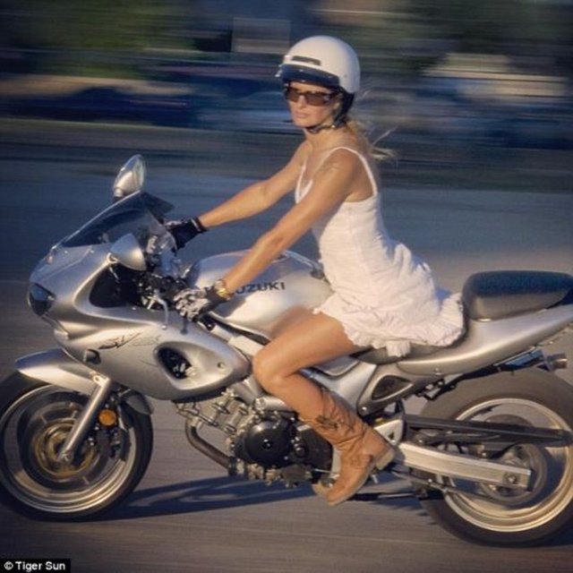 -  - Evet oldum. Savaştaydım, onların bizi öldürmeye çalışmasını izledim. Aslında olanlar gerçekten çok basit.