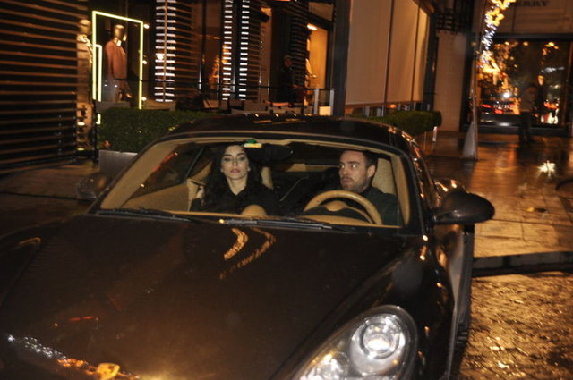 Bu çift daha önce iki kez ayrılıp yeniden bir araya gelmişti. Şimdi nikâh defterine imzayı atmak için hızlı davranıyorlar.