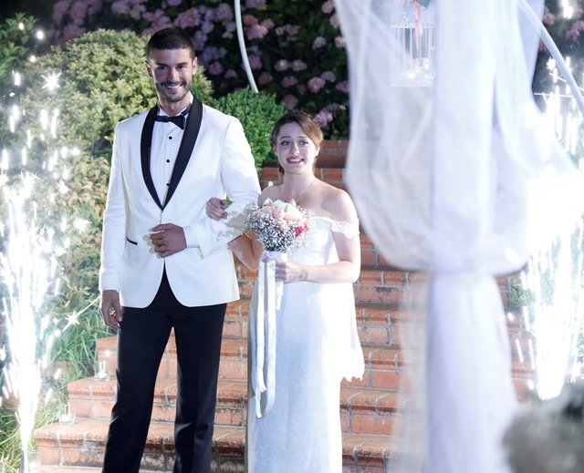 İlişki Durumu Karışık yeni bölümünden kareler