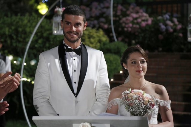 İlişki Durumu Karışık yeni bölümünden kareler