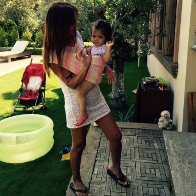 DEMET AKALIN  - Yeniliklere açık olmayan Hira ama kollar koptu annem...