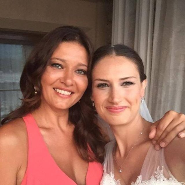 NURGÜL YEŞİLÇAY - Düğünümüz var a dostlar . Canım arkadaşımın en mutlu gününde yanındayım. Bir yaramazlık olmasın  -