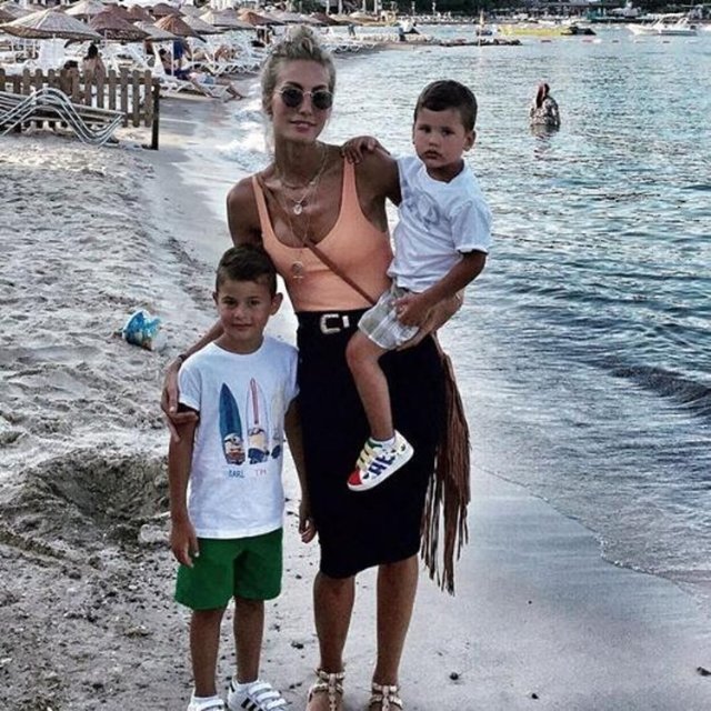 -  - ÇAĞLA ŞIKEL - Biz