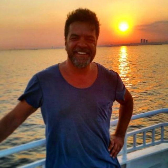 BEYAZIT ÖZTÜRK - İstanbul deniz otobüsünde akşam güneşi  -