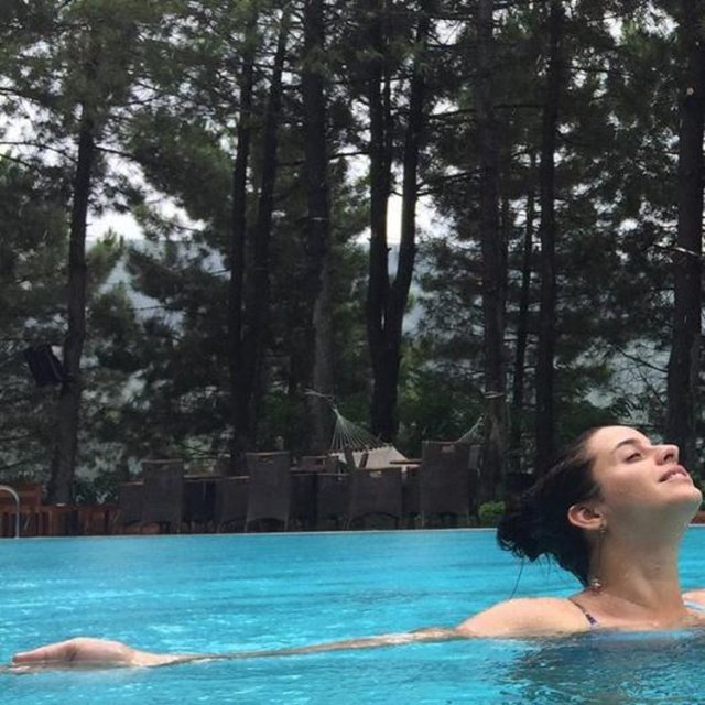 BÜŞRA PEKİN - Yagmur ve havuz ikilisi kalp Böşra