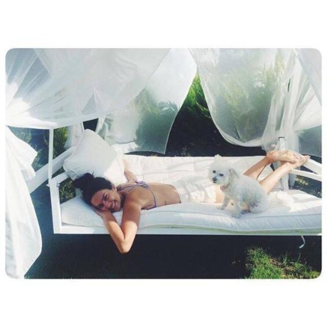 BERGÜZAR KOREL - Beyazı seviyorum