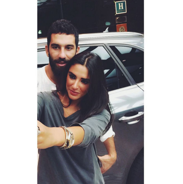 ASLIHAN DOĞANİlla benle fotoğraf çektirmek istedi, kırmadim ;)