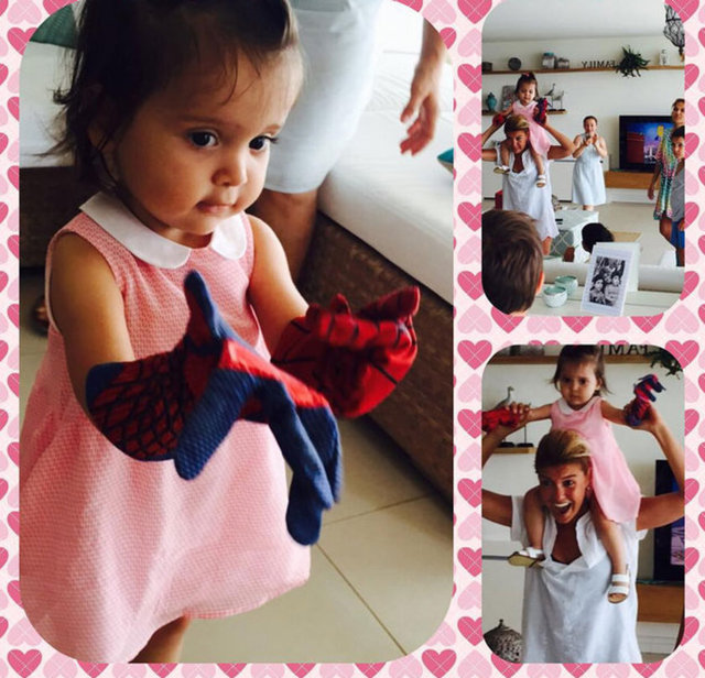 GÜLBEN ERGENBizim ev ilk kez pembe pembe oldu. Hira nın etrafında pervane olduk. Ama Hira Spiderman eldivenlerine gayet uyumlu..