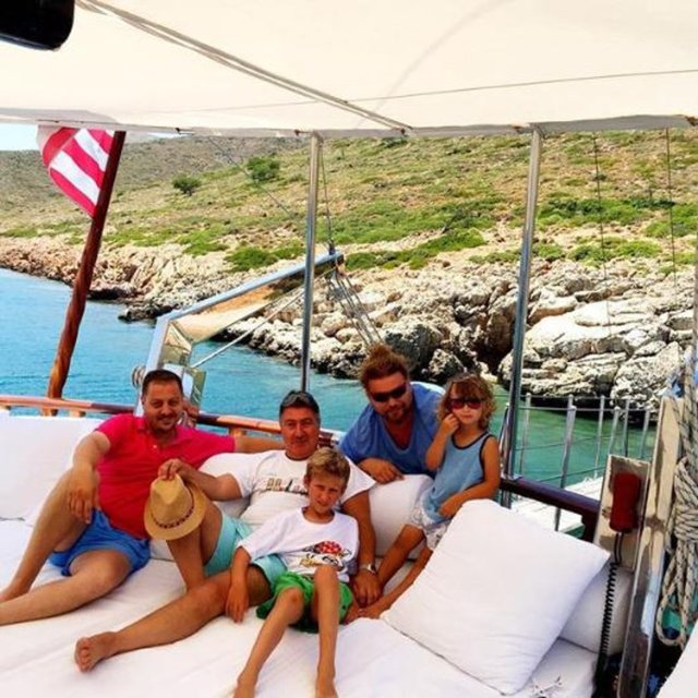 İSKENDER PAYDAŞ - Güzel bir gün gülmek için