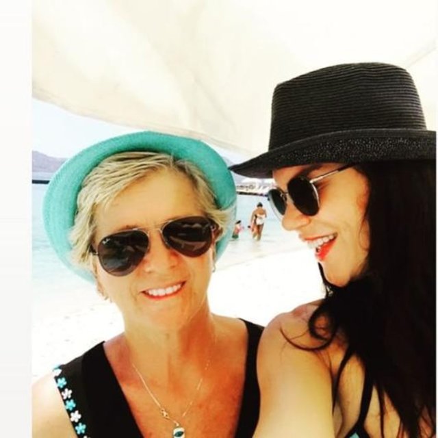 EBRU ŞALLI - Anne evi anne sıcaklıgı