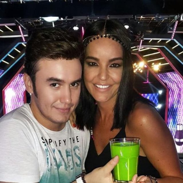 MUSTAFA CECELİ - Yeşil boyadan kaçabilir misin adlı yepyeni şarkımızla sizlerleyiz.